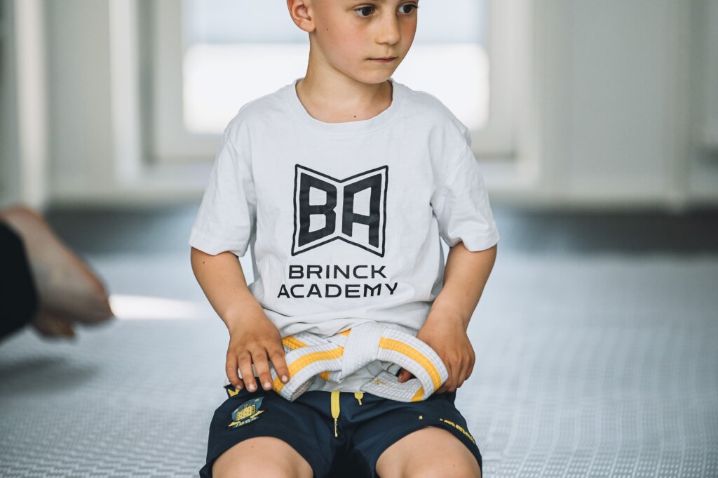 Stop-Lad-V&aelig;re-Sangen | Brinck Academy &ndash; Kampsport for b&oslash;rn i Vejle, Stop-Lad-V&aelig;re-Sangen &ndash; en sang der l&aelig;rer b&oslash;rn at sige fra